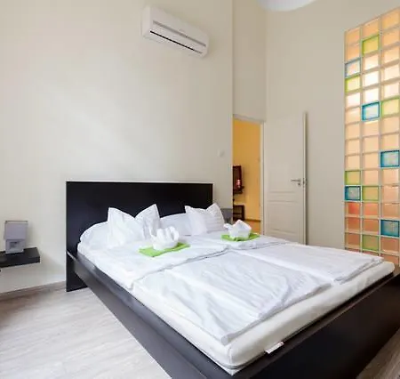 Kiwi Apartment